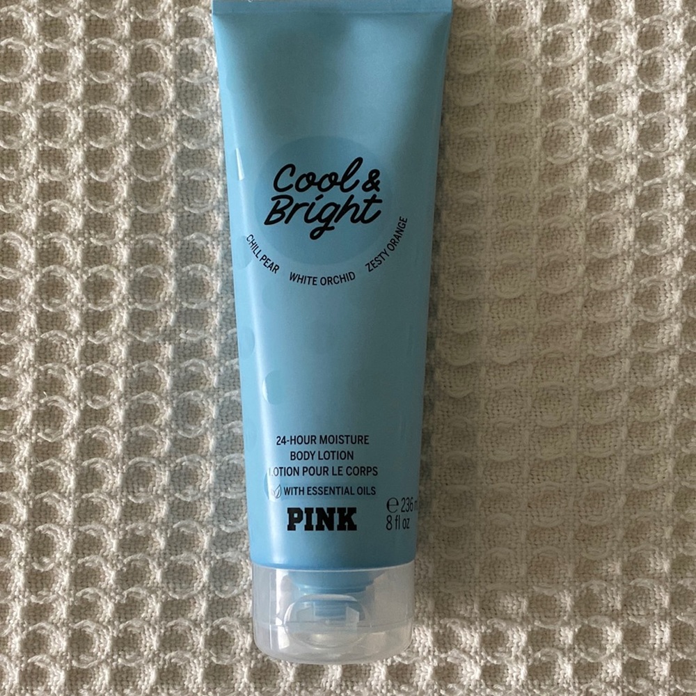 🦩Victoria’s Secret Pink cool & bright body lotion🦩